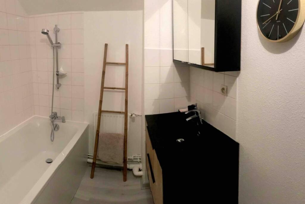 La Maison De Ville - 4 Chambres, 2 Sdb, Terrasse Et Garage - 90M2 Vesoul Dış mekan fotoğraf