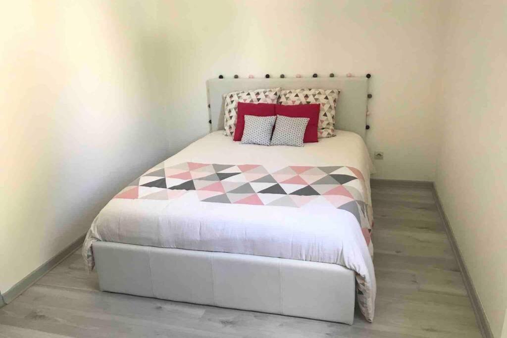 La Maison De Ville - 4 Chambres, 2 Sdb, Terrasse Et Garage - 90M2 Vesoul Dış mekan fotoğraf